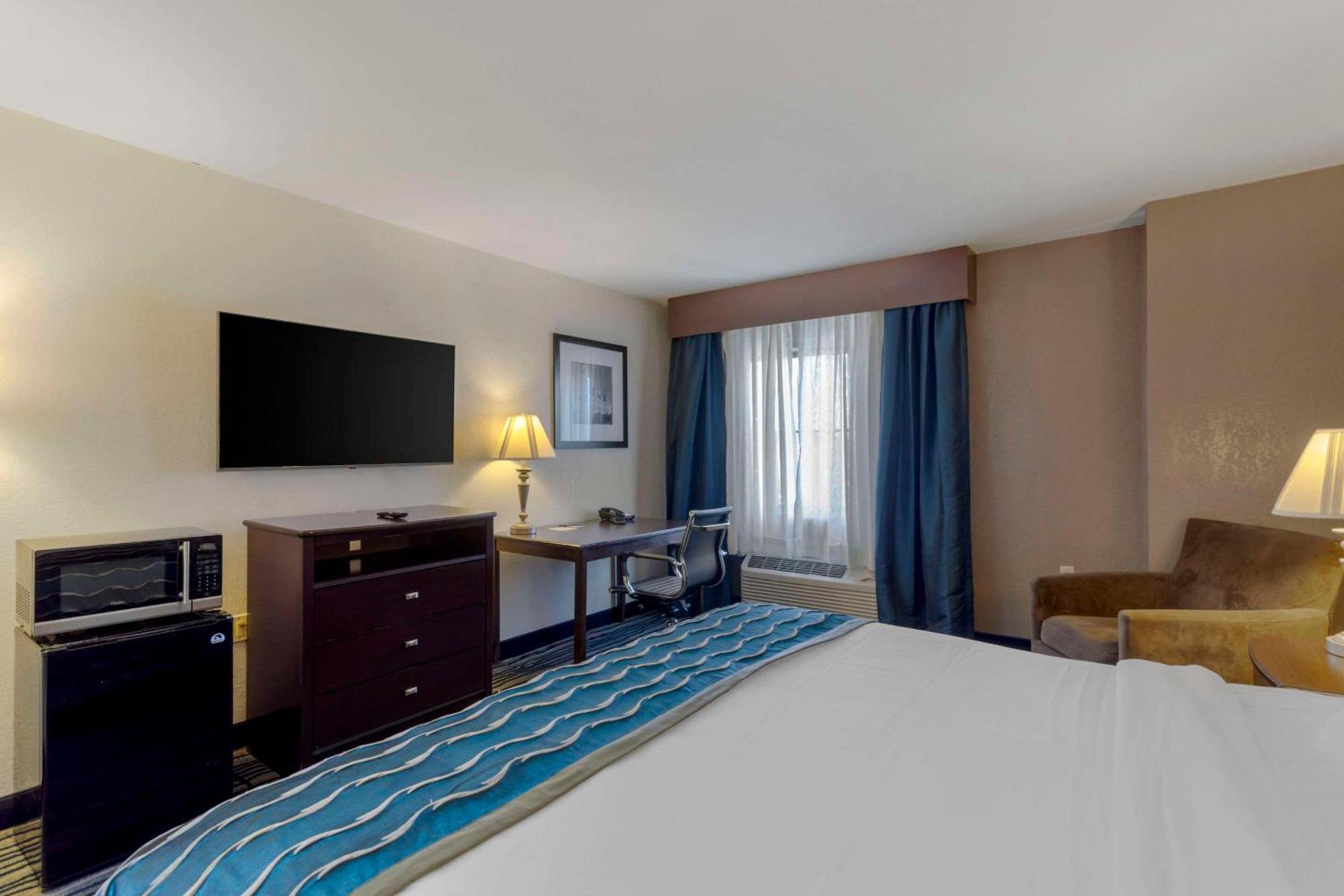 Comfort Inn & Suites Brentwood Exterior photo