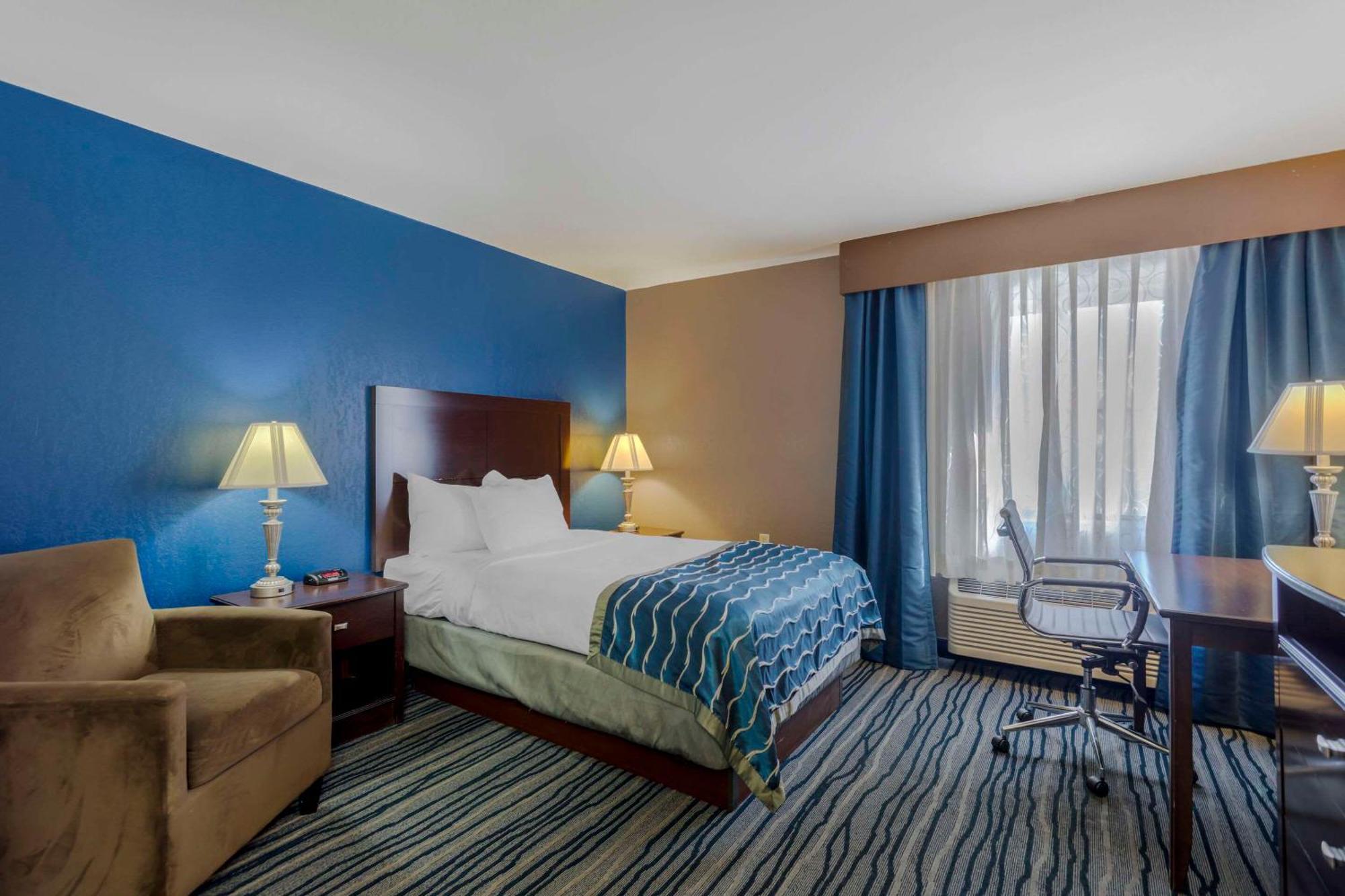 Comfort Inn & Suites Brentwood Exterior photo